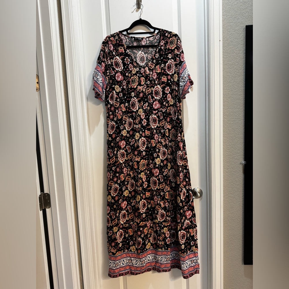 Pretty Garden Black Floral Maxi Dress XL  Vneck Short Sleeve Armpit To Armpit20”